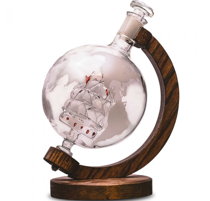 Magellan's Victoria Decanter