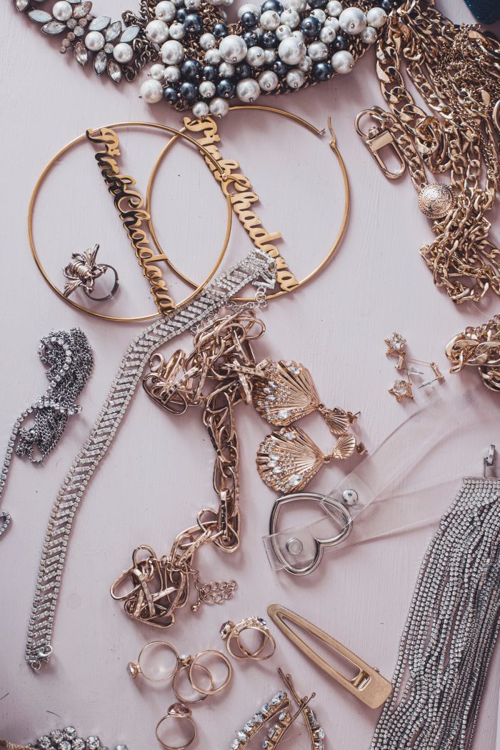 Complete Guide To Buying A Personalized Monogram Jewelry