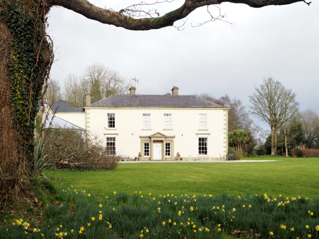 Irish Country House Offers Hearty Traditional Food And Vintage Decor