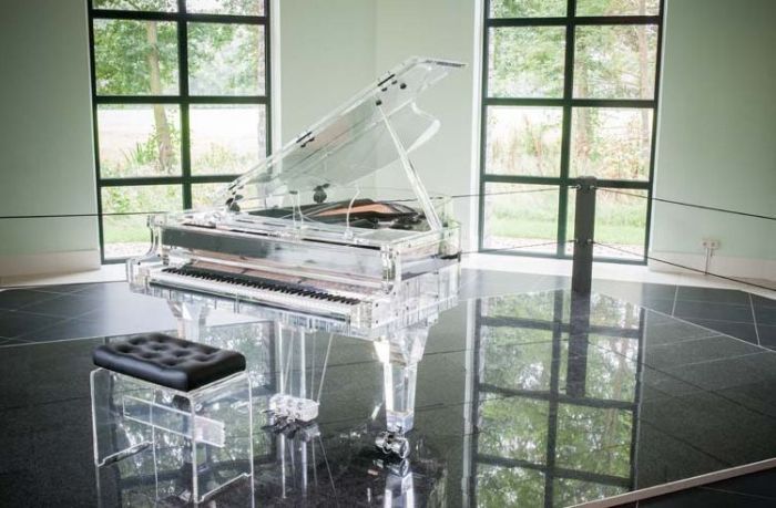 Recepción Claire El hotel A Clear Choice: CRYSTAL Pianos Are Anything But Classic
