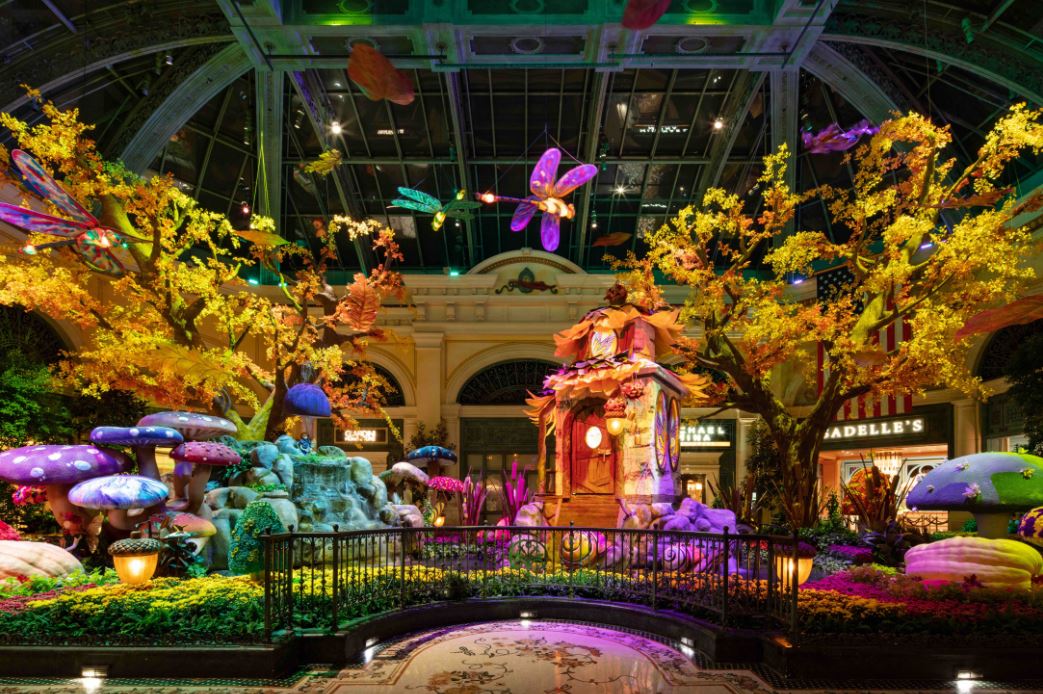 Love is all around at Bellagio Conservatory & Botanical Gardens in Las  Vegas - Las Vegas Magazine