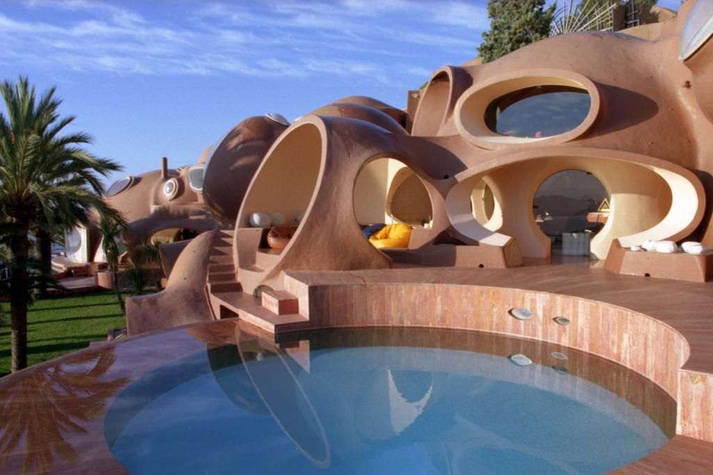 PHOTOS - Le Palais Bulles, la villa folle de Pierre Cardin à