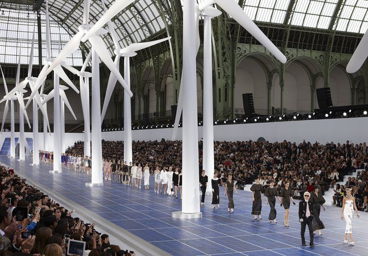 Crowd Blown Away by Chanel Ready-to-Wear Show