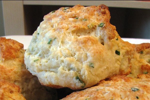 cheddar-chive biscuit