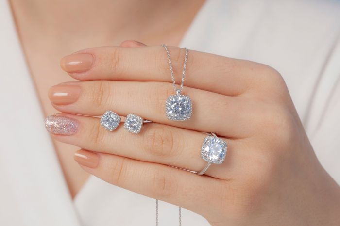 The Most Unique Diamond Engagement Rings Other Than A Round Solitaire |  WedMeGood