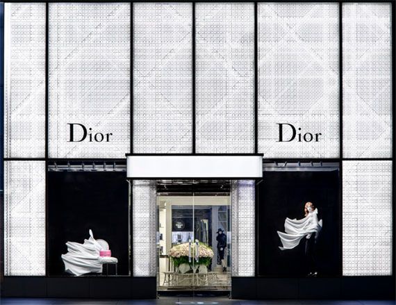 Dior #WindowDisplay in Paris, in collaboration with