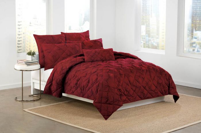 red bedding collection