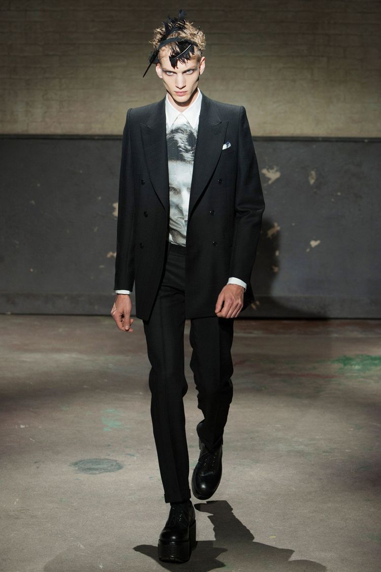 Alexander McQueen Fall 2014: Monochromatic Collection Proves Men Are ...