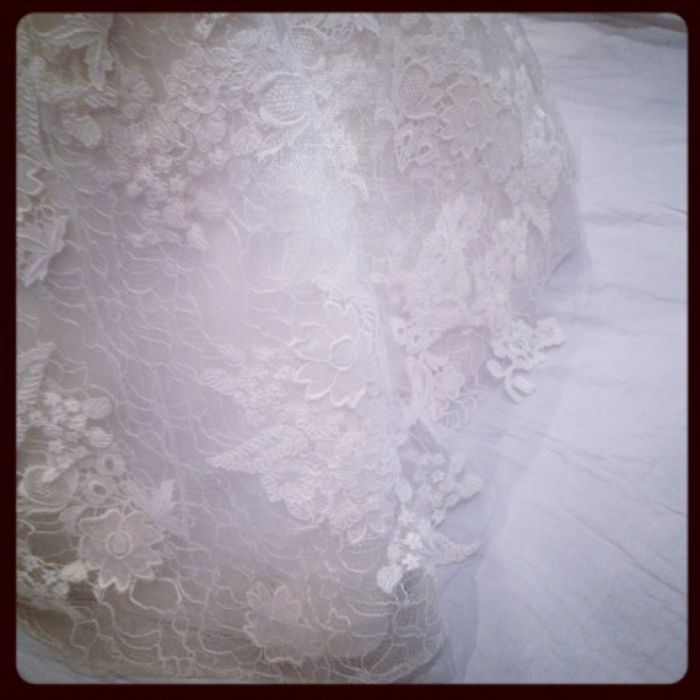 Made-to-measure lace dress