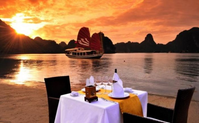 Private Boat Cruise in Halong Bay, Vietnam