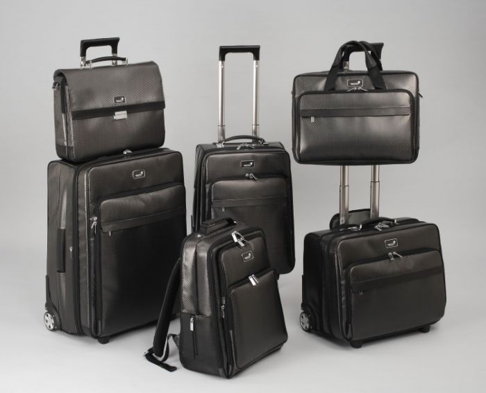 monCarbone luggage collection