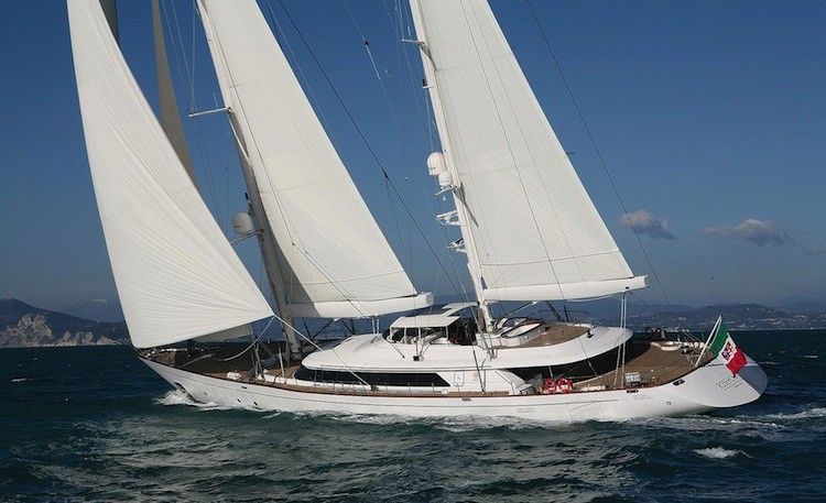 murdoch yacht