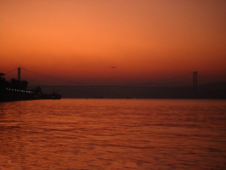 The Bosphorus at sunsetImage courtesy of: G.OZCAN / Flickr /