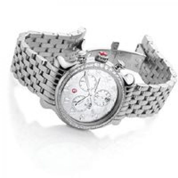 Louis Vuitton wristwatch is aimed at the world traveler